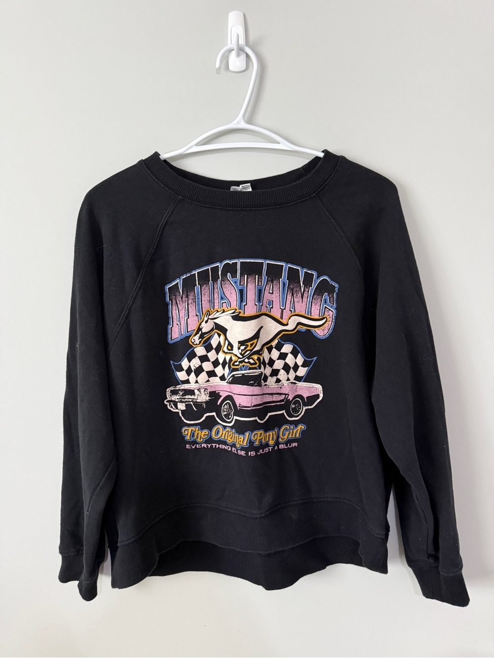 Retro Ford Black Mustang Graphic Crewneck Y2K Vintage Classic Car Pony Girl